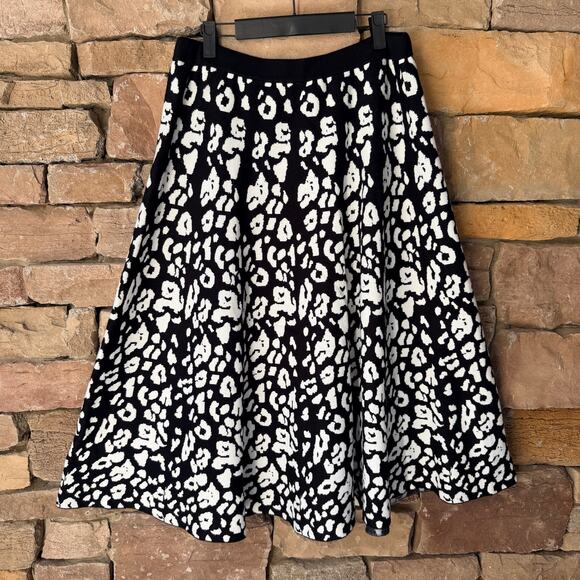 Philosophy Dresses & Skirts - NEW Philosophy Black White Abstract Floral Knit Elastic Waist Sweater Skirt L